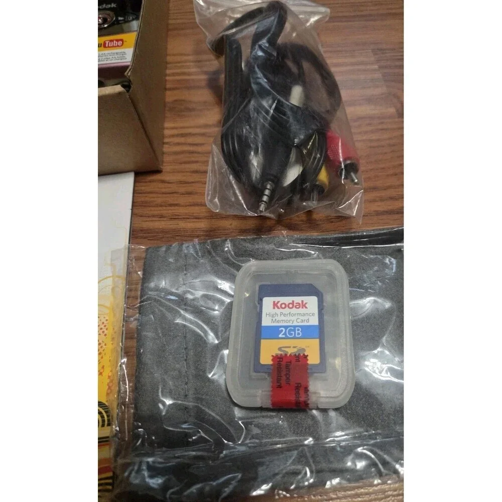 Kodak Zi6 HD Pocket Video Camera Camcorder Complete in Box Tested Works SD Card